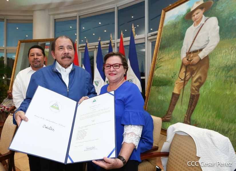 entregan-orden-ruben-dario